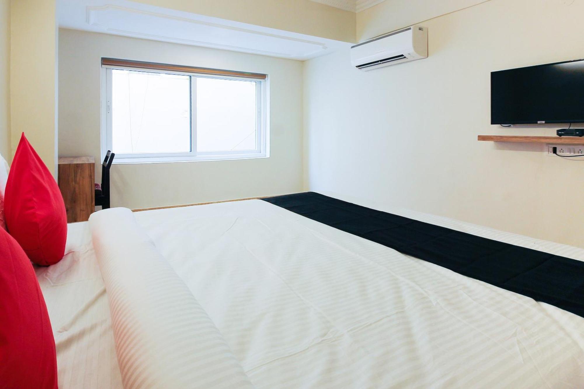 Capital O Sri Suprabhat Grand Near Kachiguda Railway Station حيدر أباد المظهر الخارجي الصورة