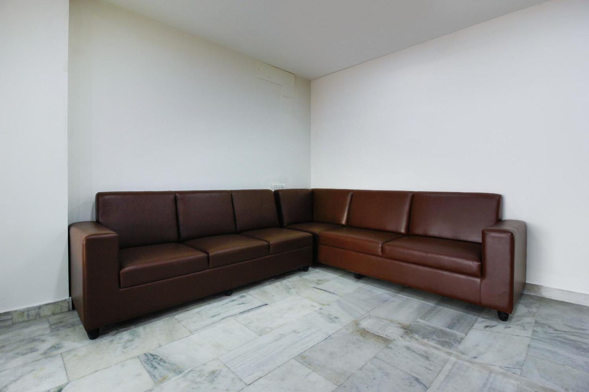 Capital O Sri Suprabhat Grand Near Kachiguda Railway Station حيدر أباد المظهر الخارجي الصورة