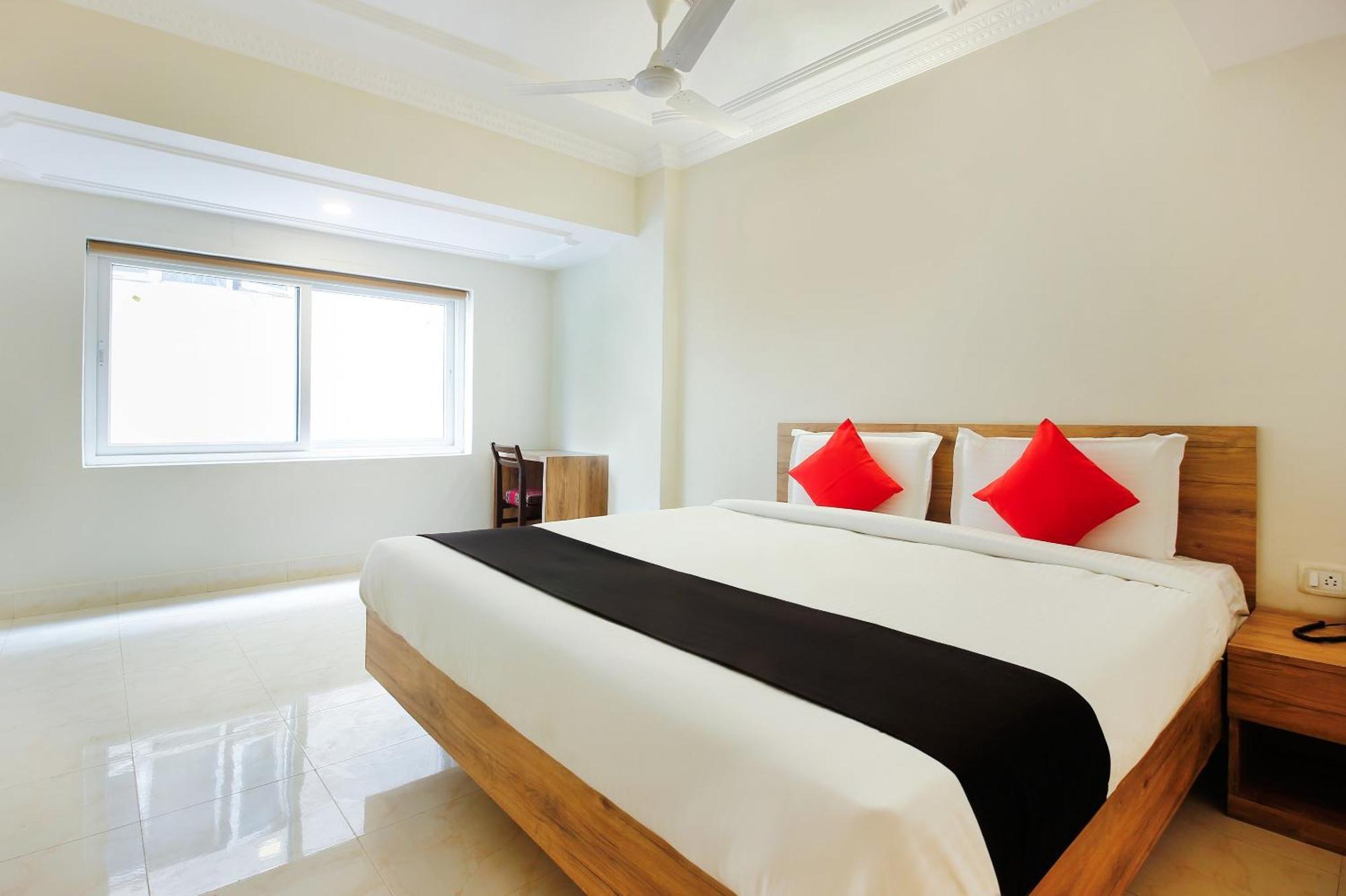 Capital O Sri Suprabhat Grand Near Kachiguda Railway Station حيدر أباد المظهر الخارجي الصورة