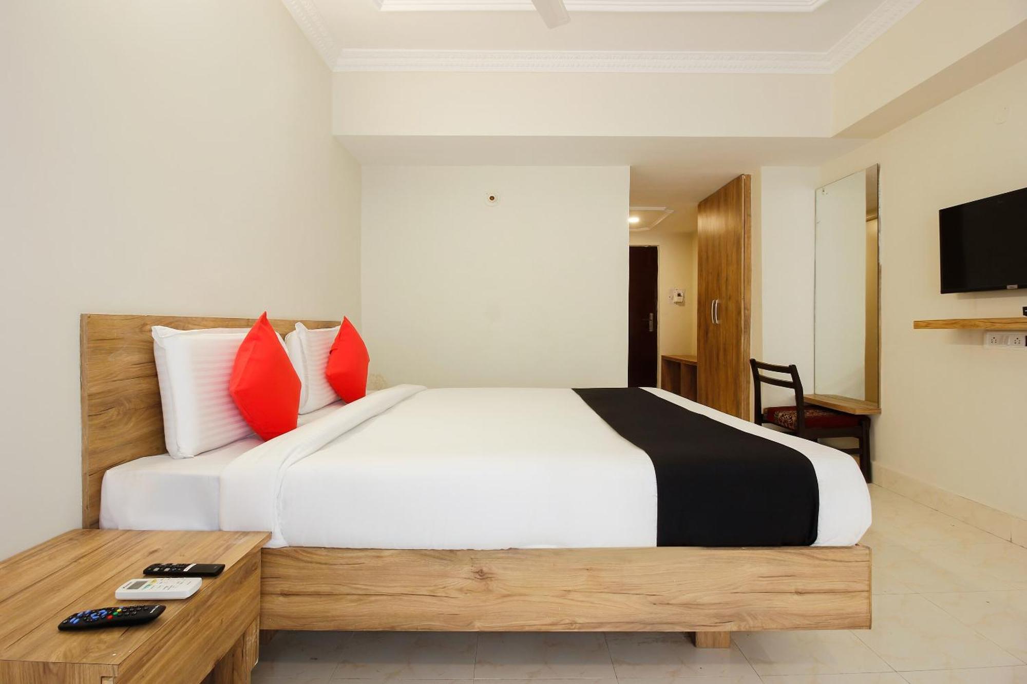Capital O Sri Suprabhat Grand Near Kachiguda Railway Station حيدر أباد المظهر الخارجي الصورة