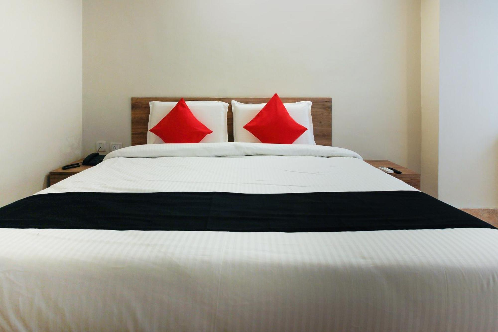 Capital O Sri Suprabhat Grand Near Kachiguda Railway Station حيدر أباد المظهر الخارجي الصورة
